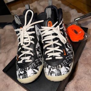 Nike Kids Black and White Sneakers with Orange Highlights